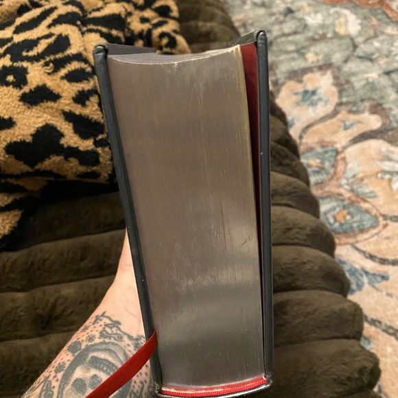 Stephen King Hardcover Book - Picture 5 of 5